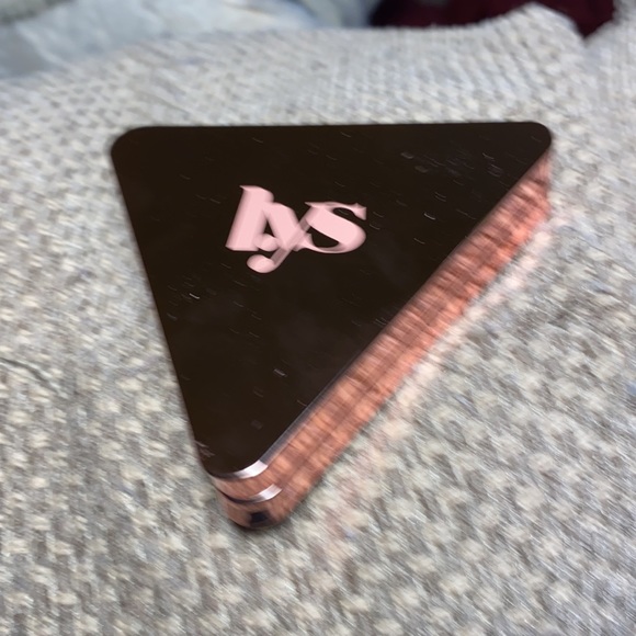 L.us matte bronzer and primer - Picture 5 of 8